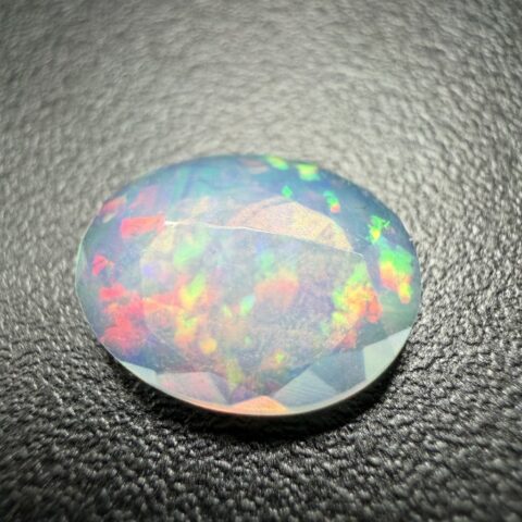 Broušený drahý opál 1,82ct – Welo, Etiopie