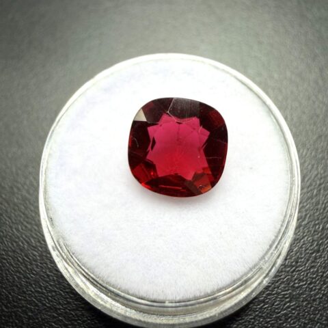 Broušený granát 2,85ct – Almandin – Indie