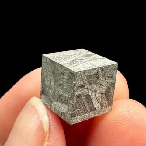Meteorit Aletai kostka 9mm – Xinjiang, Čína