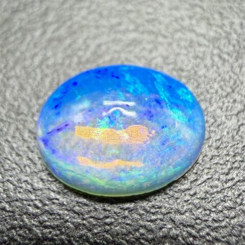 Drahý opál 0,7ct – Kabošon – Welo, Etiopie