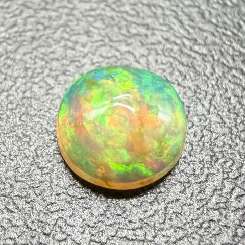 Drahý opál 0,34ct – Kabošon – Welo, Etiopie