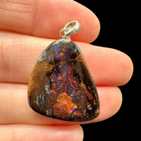Stříbrný přívěsek z australského boulder opálu