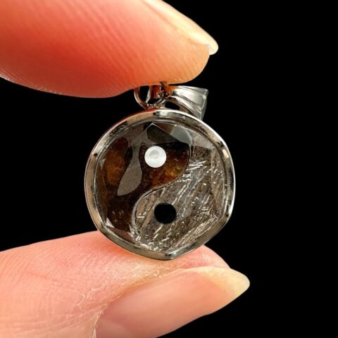 Přívěsek Jin a Jang z meteoritů Aletai a Sericho