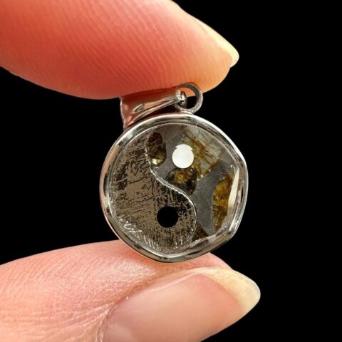 Přívěsek Jin a Jang z meteoritů Aletai a Sericho