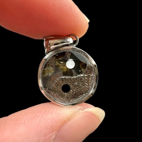 Přívěsek Jin a Jang z meteoritů Aletai a Sericho