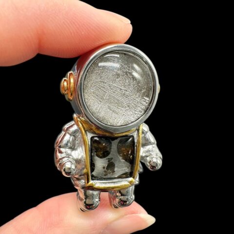 Přívěsek astronauta z meteoritů Aletai a Sericho