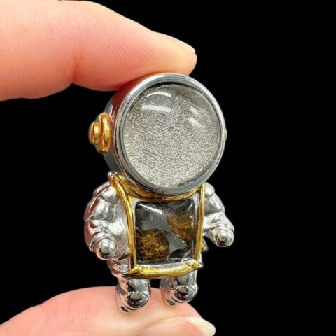 Přívěsek astronauta z meteoritů Aletai a Sericho