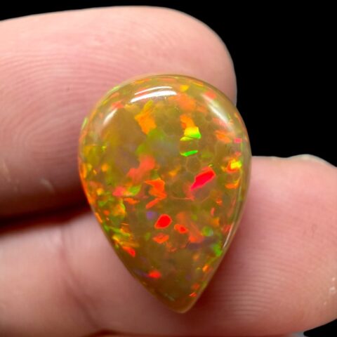 Drahý opál 7,5ct – Kabošon – Welo, Etiopie