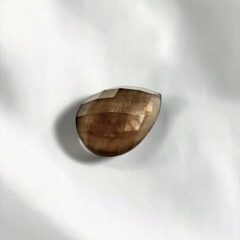 Broušená záhněda s rovnou zadní plochou z Brazílie 4,75ct