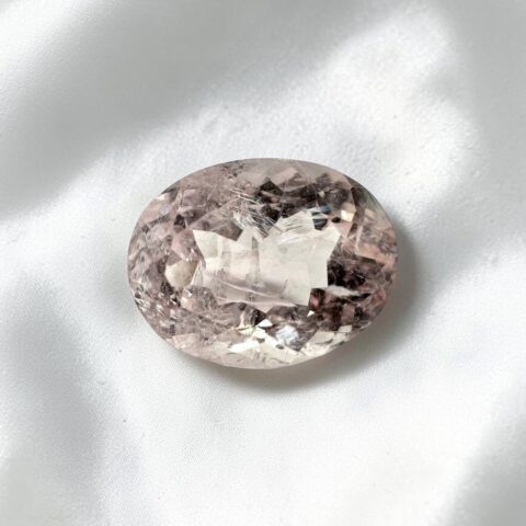 Broušený morganit z Pákistánu 1,85ct