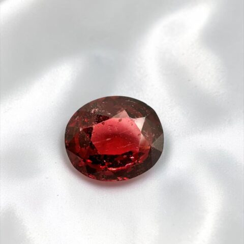 Broušený granát 2,9ct – Tanzánie