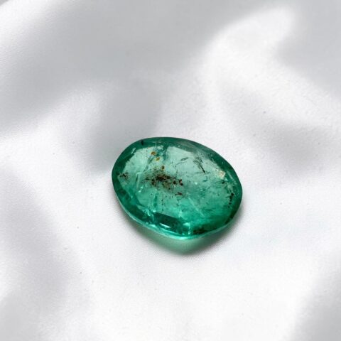 Broušený smaragd z Pákistánu 0,7ct