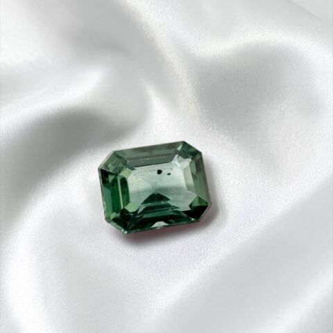 Broušený safír z Madagaskaru 0,65ct
