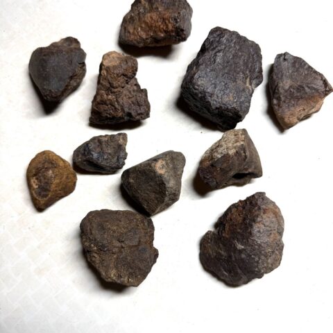 1kg kamenných meteoritů NWA X – Severozápadní Afrika 30-200g