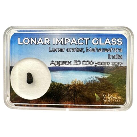 Impaktní sklo Lonar 0,04g – Kráter Lonar, Maháráštra, Indie