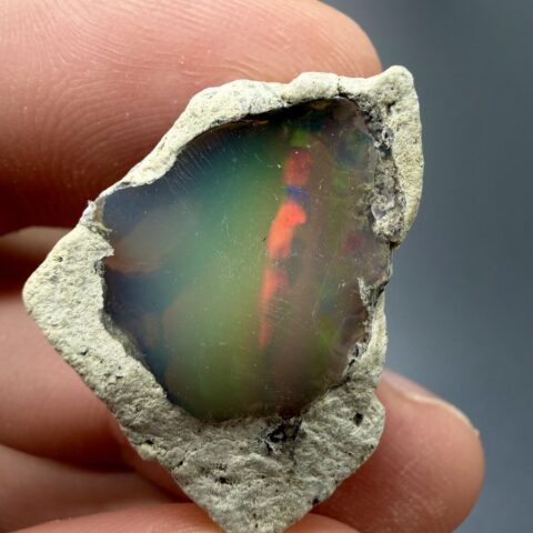 Drahý opál 24,25ct – tmavý – Welo, Etiopie