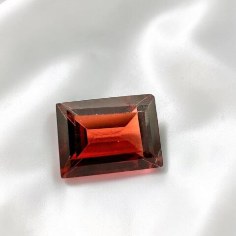 Broušený granát 1,2ct – Malawi