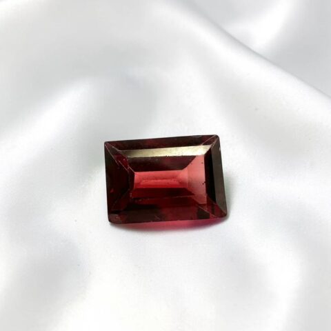 Broušený granát 1,2ct – Malawi