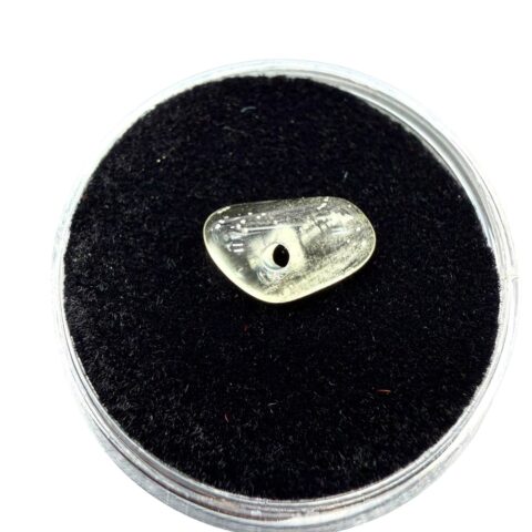 Tromlovaný korálek z libyjského pouštního skla 0,9ct